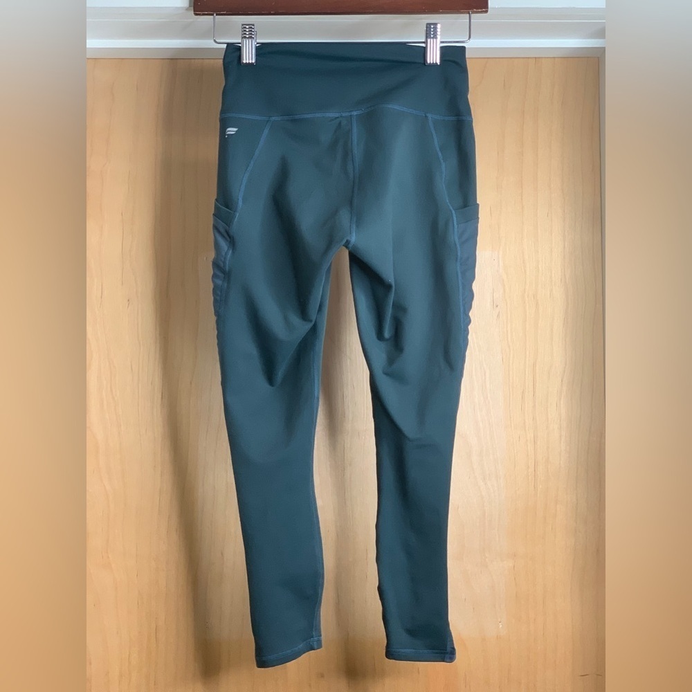 Fabletics Trinity Motion365 Mid-Rise Leggings. Size-X-Small - Picture 3 of 4